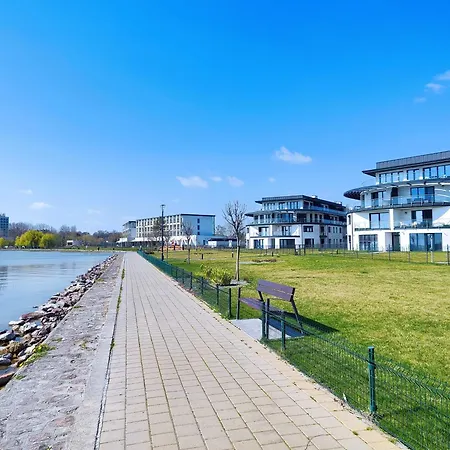 Royal Lakeside Апартаменты Кестхей