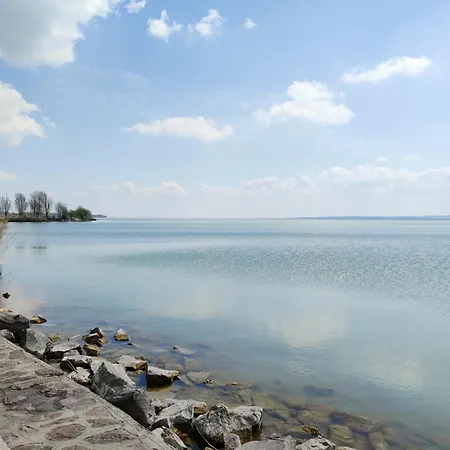 Royal Lakeside Апартаменты Кестхей