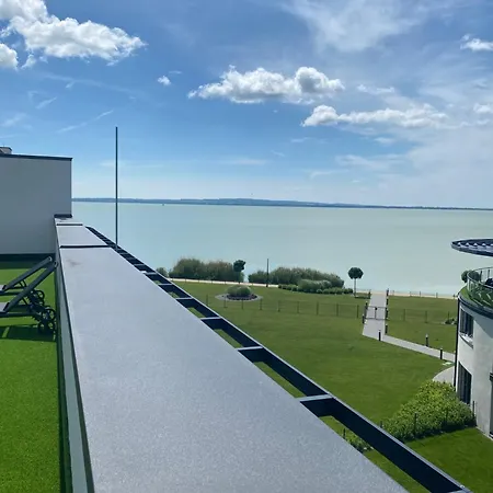 Royal Lakeside Apartment