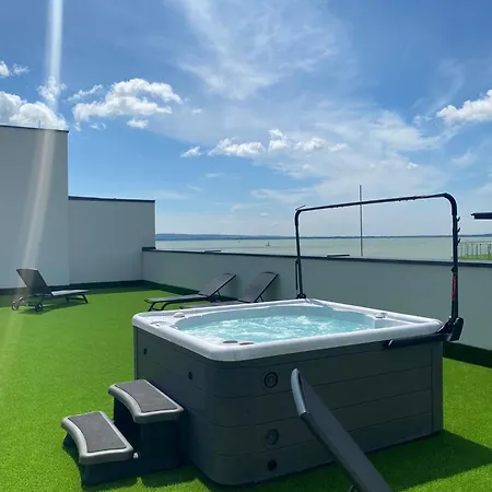 Royal Lakeside Lägenhet