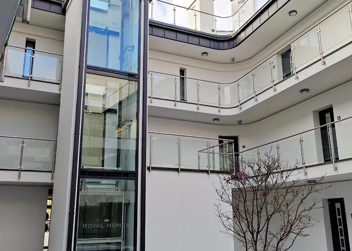 Royal Lakeside Апартаменты
